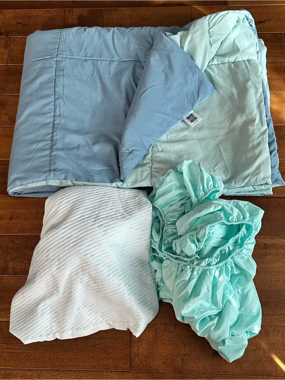Mint green and light blue Twin XL comforter, mattress cover and fitted sheet